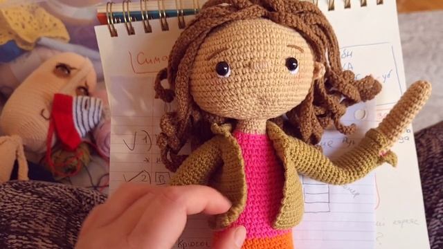 ВОСКРЕСНОЕ ВЯЗАНИЕ. Осенний наряд для куколки Симы, о пряже из Америки и о яйцеголовой Француженки. смотреть онлайн