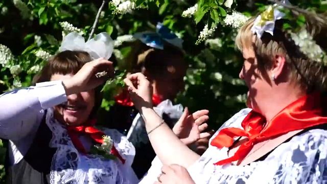 Подарок родителей детям на выпускной. Детство. Школа 38, Ангарск, 2017г. смотреть онлайн