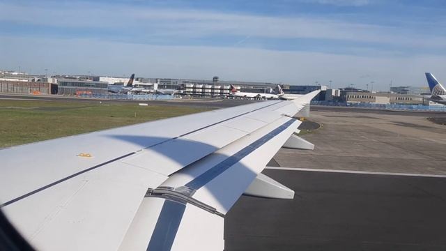 Takeoff Lufthansa A320 from Frankfurt Airport to Berlin Tegel смотреть онлайн