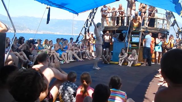 танец на пиратской яхте. аланья 2015 смотреть онлайн