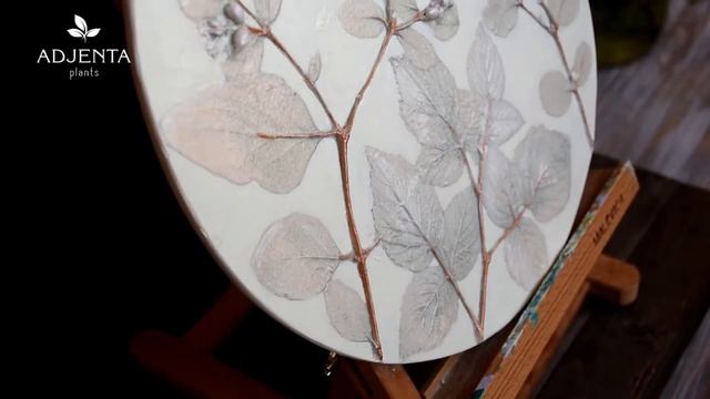 Ботанический барельеф "Снежноягодник" смотреть онлайн