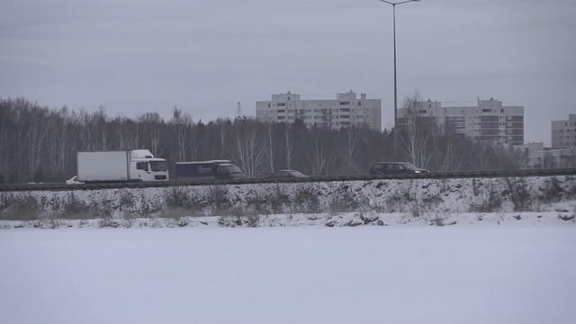 Щука отгрызла новую мормышку! Рыбалка на сложном водоеме в плохую погоду! смотреть онлайн