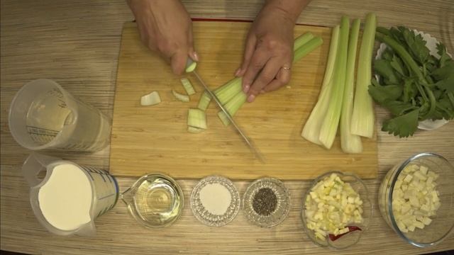 Сельдереевый крем -суп. Минус калории. С нежной текстурой и вкусом. смотреть онлайн