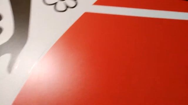 Самоклеющаяся наклейка на стену Девушка смотреть онлайн