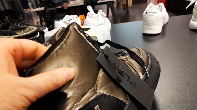 Шопинг Guess, Tommy Hilfiger, Desigual. Stuttgart. 2022