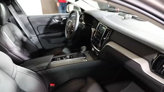 A bord du Volvo V60 (2018) смотреть онлайн