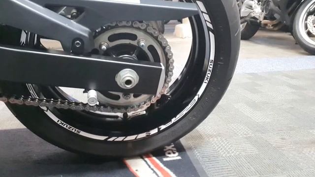 Suzuki GSR750 смотреть онлайн