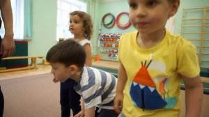 Физкультура в младшей группе детского сада. (1).mp4