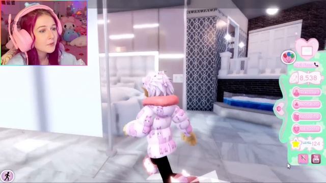 EXPOSING MY BOYFRIEND IN ROYALE HIGH... ROBLOX Royale High Saved Outfits Challenge смотреть онлайн