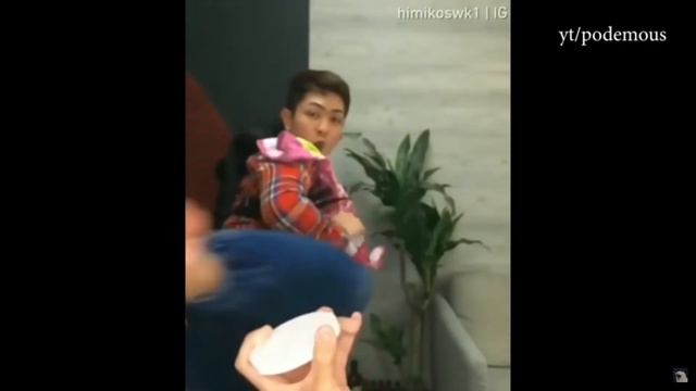 Man kicks anime figurine (bottlecap challenge) meme смотреть онлайн
