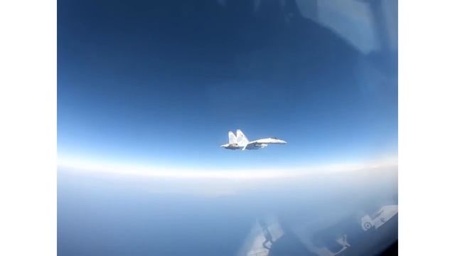 SU-35 Flanker Conducts 'Unsafe' Intercept of P-8A Over Mediterranean смотреть онлайн
