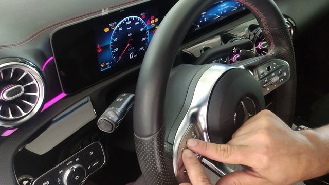 Сброс сервисного интервала Mercedes-Benz CLA 200 с мульти рулем без диагностики смотреть онлайн