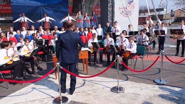 "Дорожная" - Ансамбль песни и танца им.С.Дунаевского (А.Губарев) смотреть онлайн