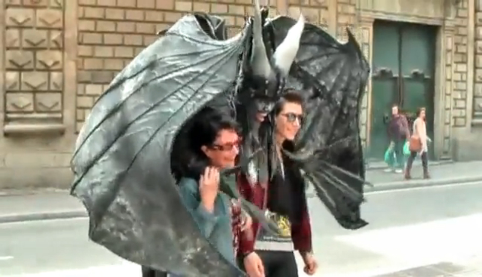 Живые скульптуры на улице Рамбла в Барселоне - Live Sculptures On Rambl Street In Barcelona