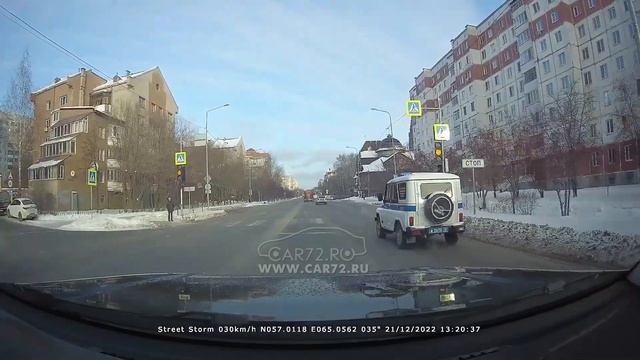 Полицейский «УАЗ» B.2670.72 на красный