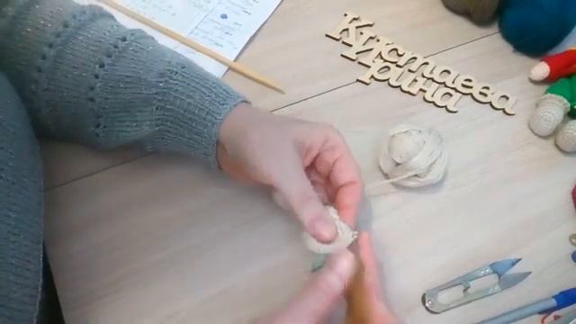 МК по вязанию игрушки Домовёнок смотреть онлайн