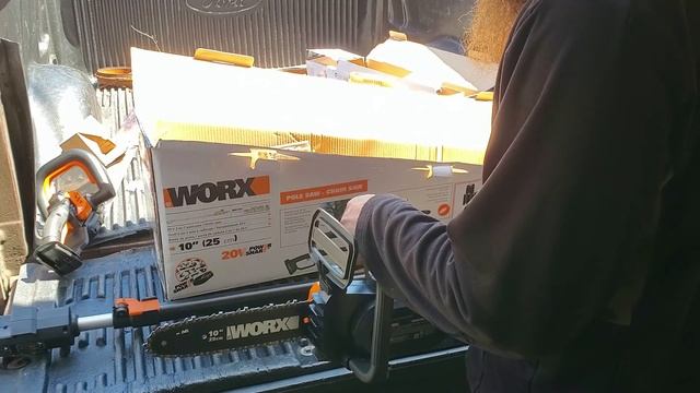 WORX 20v Electric Hedge Trimmer And Pole Chain Saw Unboxing #worx #hedgetrimmer #electricchainsaw смотреть онлайн