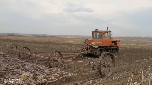 ДТ 175 С.Весеннее боронование. смотреть онлайн
