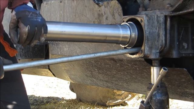 MTZ PUSASS MAIŅA..(Замена полуось MTZ) смотреть онлайн