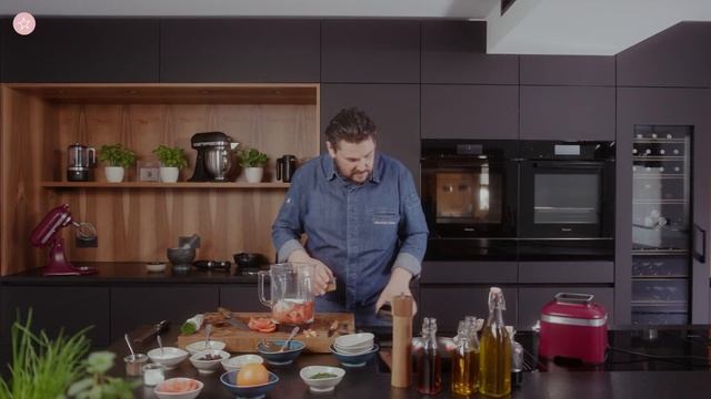 Tomaten-Curry Sauce mit dem K400 Standmixer | Tricks fürs Kochen mit Alex Huber | KitchenAid смотреть онлайн