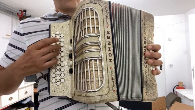 Hohner Corona IIIR Diatonic Accordion (Ref: A20291) - Intro & Sound Check смотреть онлайн