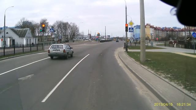 Чудаки на дороге. Дважды--- на красный.....---- а Вы так умеете..???!!! смотреть онлайн