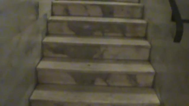 Подъезд старого немецкого дома, смотреть онлайн