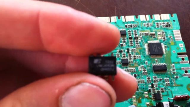 Пральна машина Elektrolux не включається. Ремонт Elektrolux EWS11066EW. Брак LNK364 смотреть онлайн