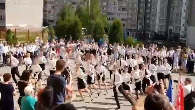 Дети устроили праздник родителям на последний звонок смотреть онлайн