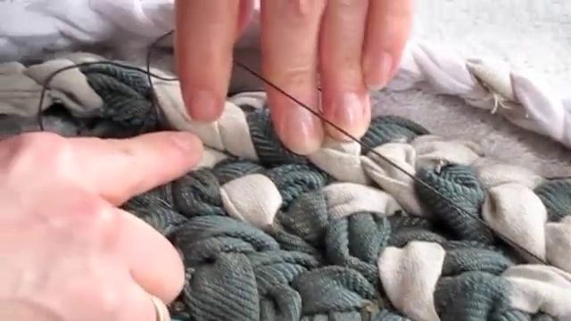 How-To: Bathroom Rug from Fabric Braids смотреть онлайн