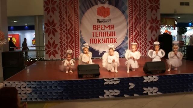 Танцуют дети 2-3 года. СУПЕР!!! Маленькие гении - танец ангелов. смотреть онлайн