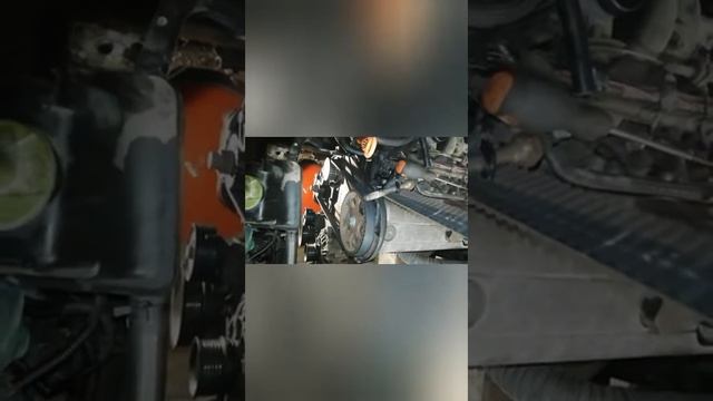Замена водяного насоса Шкода Октавия 2002г. 1.4л смотреть онлайн