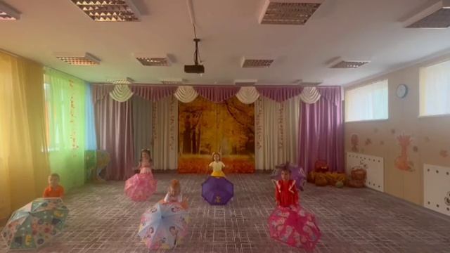 Танец с зонтиками для средней группы смотреть онлайн