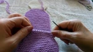 Красивая вязаная повязка на голову для девочки спицами.