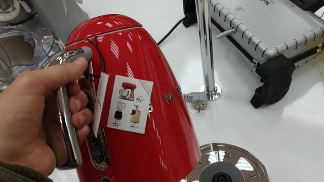 Чайник Smeg KLF03RDEU смотреть онлайн