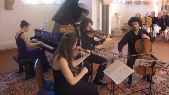 Johannes Brahms: Klavierquartett g-moll op.25 - 4.Satz-Rondo alla Zingarese (Presto) смотреть онлайн
