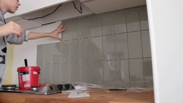 ПОСТРЕМОНТНЫЙ VLOG *DIY плитка на кухонный фартук* смотреть онлайн
