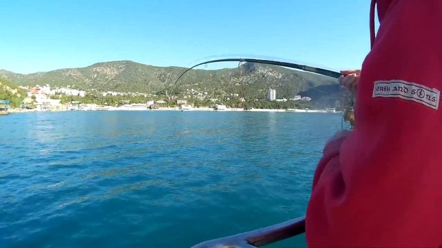 Рыбалка на Чёрном море. Морская рыбалка с катера. смотреть онлайн