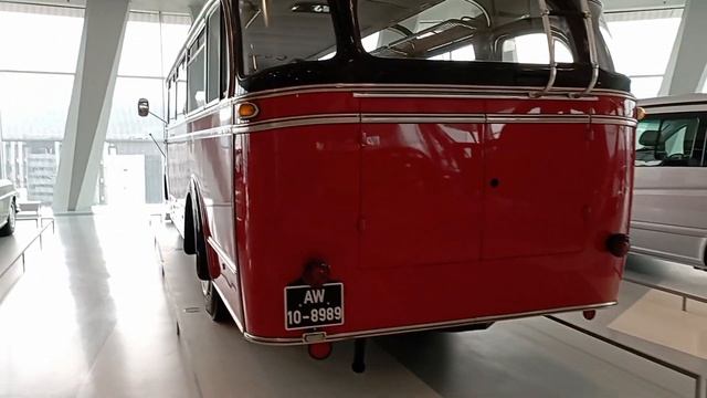 Unique buses Stuttgart Mercedes-Benz museum Уникальные автобусы смотреть онлайн