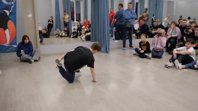 10-13 bboy Поршень vs Vlad - "СЛОЕНЫЙ ПИРОГ" break dance battle смотреть онлайн