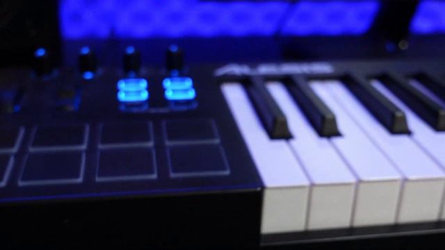 Alesis v49 Opinion Despues de 3 Años de Uso - Lo Bueno y lo Malo смотреть онлайн