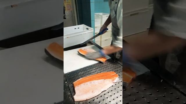 #какправильно разделывать форель на филе#разделкафорели#наточинный нож режим рыбу#рыба#рыбныйцех# смотреть онлайн