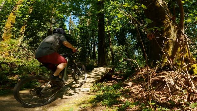 Bits & Bites 173 Burnaby Mountain Trail: Dead Moped смотреть онлайн