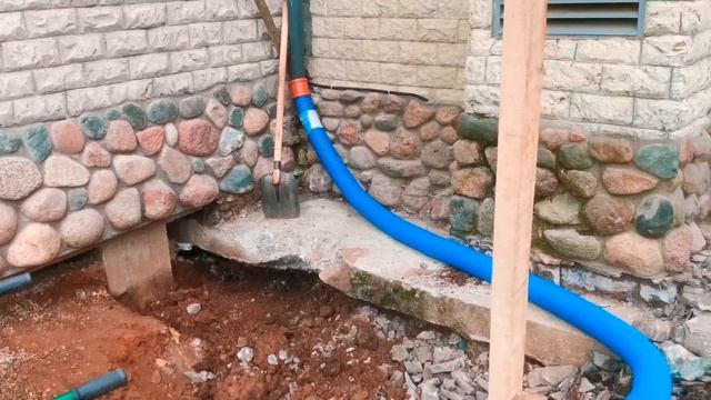 Халатное строительство. Как водосточка стала причиной затопления Цоколя/подвала. Решаем эту проблем смотреть онлайн