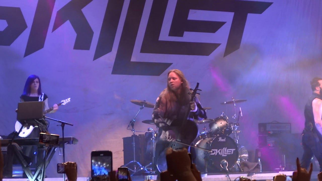 Skillet - Awake and Alive (live in Rostov 2019) смотреть онлайн