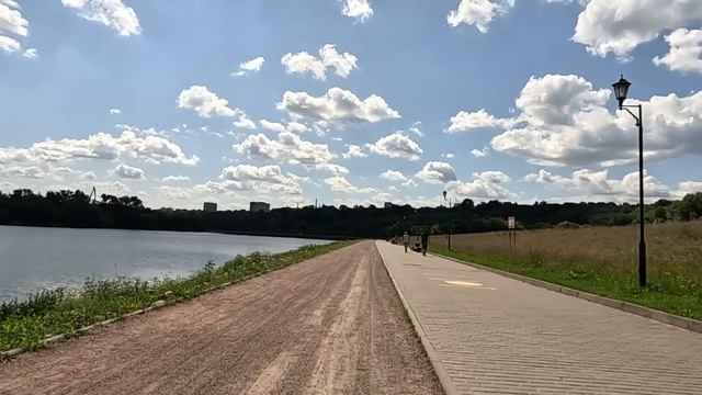 Проспорив дочурке технички, мажор притворился бродягой и пришел на свидание с мамой малышки… смотреть онлайн
