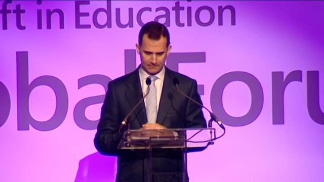 S.A.R. el Príncipe de Asturias cree absolutamente esencial transformar la educación смотреть онлайн