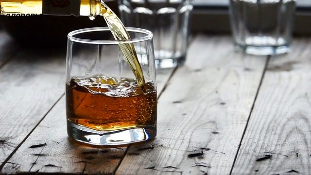 Смотрите что выйдет! Если активированный уголь кинуть в стакан с водой и... смотреть онлайн