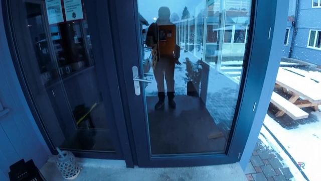 Free Breakfast Switzerland Eiger Lodge Hostel Grindelwald смотреть онлайн