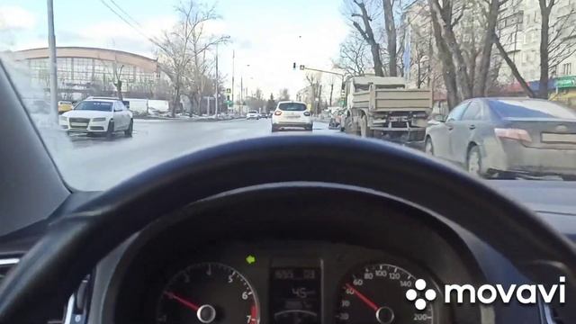 Сравниваю Фольксваген поло и Ладу Весту. Коротенький тест-драйв смотреть онлайн